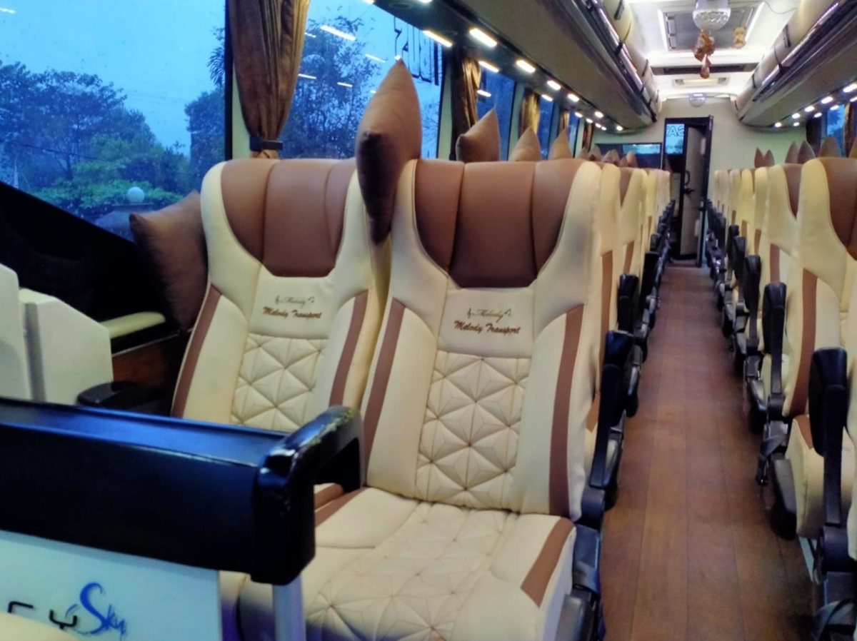 Kursi reclining dengan sandaran kaki