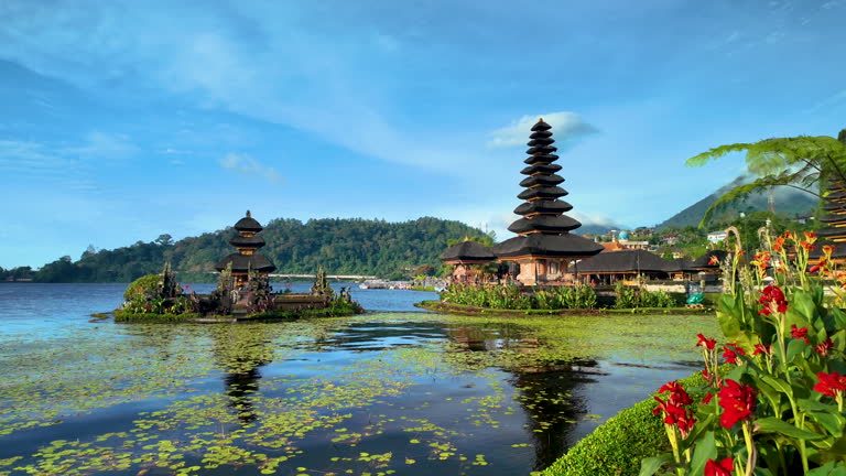 Pura Ulun Danu Beratan di tepi Danau Beratan Bali