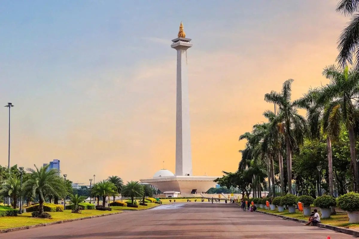 Monumen Nasional Jakarta saat senja